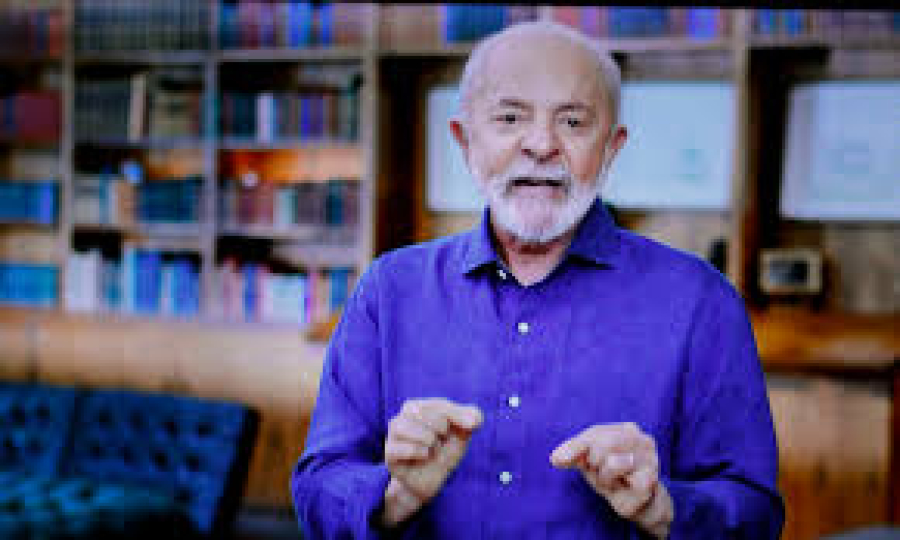 Lula defende debate sobre redução da jornada de trabalho e destaca avanços sociais