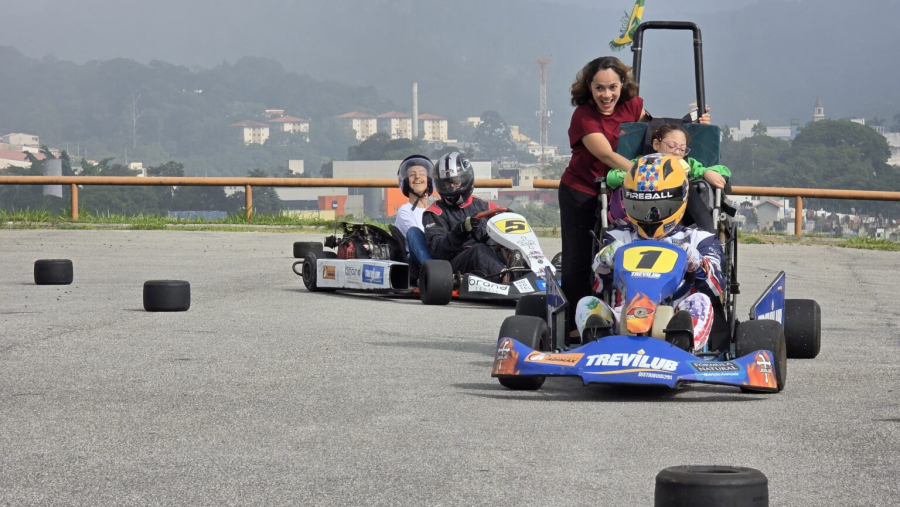Projeto Kart Terapia retorna com experiências inclusivas para crianças e adolescentes em Cotia
