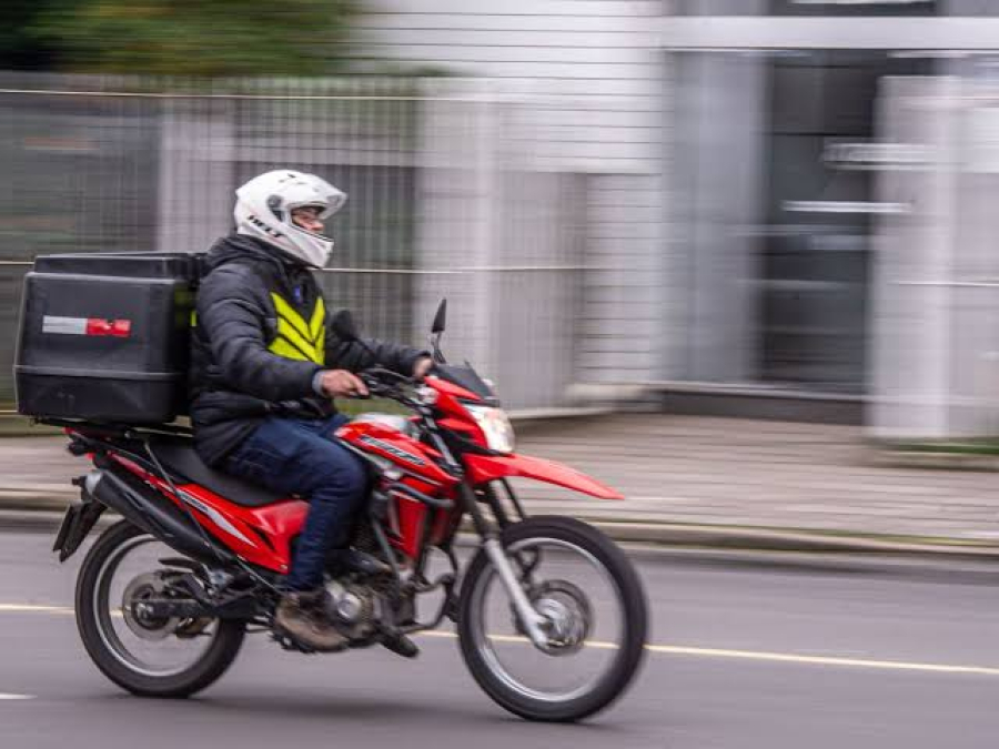 Governo prepara crédito para entregadores comprarem motos com juros acessíveis